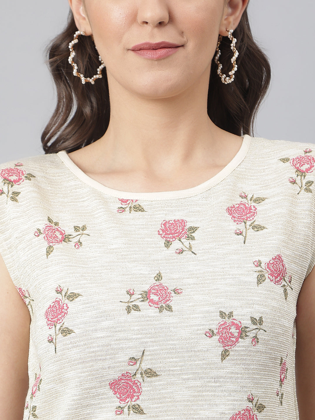 Round Neck Poly Blend Floral Printed Knitted Top